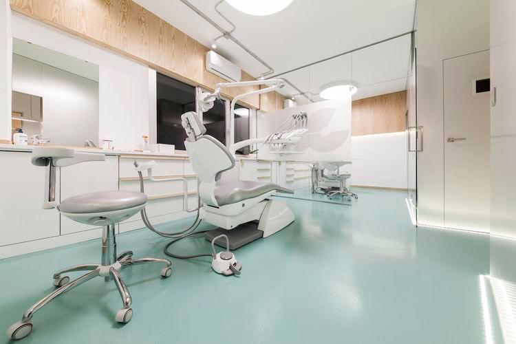 دکوراسیون داخلی کلینیک دندانپزشکی در اسپانیا