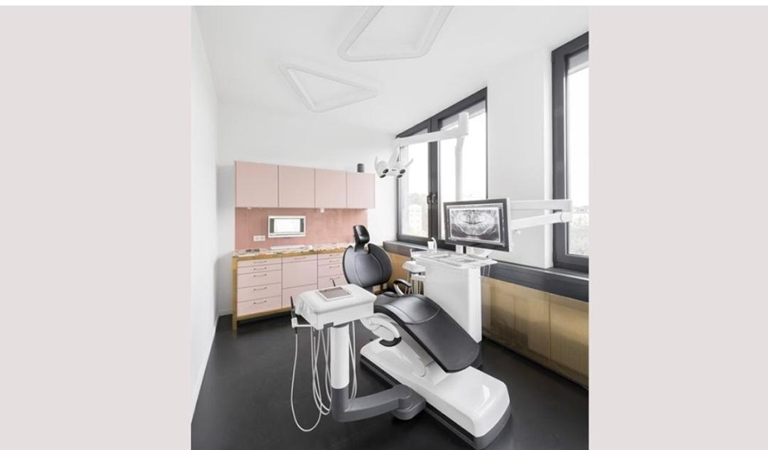 طراحی دکوراسیون داخلی کلینیک دندانپزشکی در آلمان