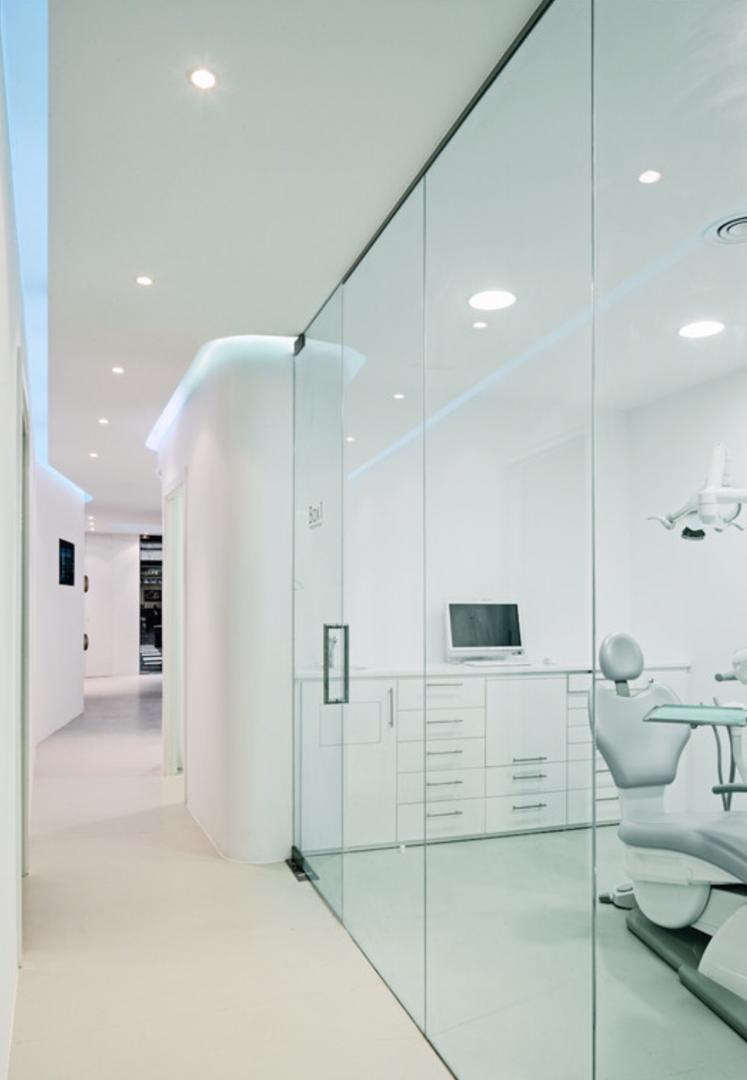 طراحی داخلی کلینیک دندانپزشکی در بارسلونا اسپانیا